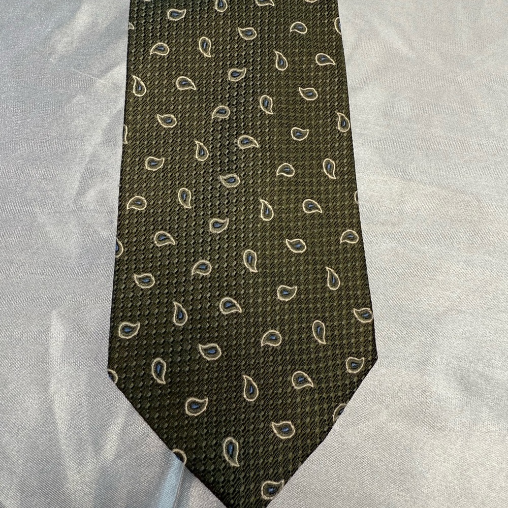 Jos. A. Bank Green Paisley Tie 100% Silk Made in Italy